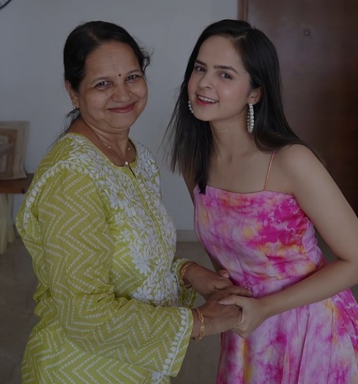 Palak Sindhwani With her Mother