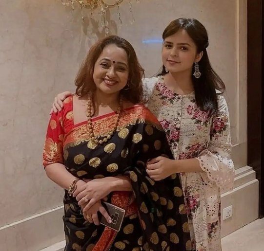 Sonalika Joshi with her Onscreen Daughter from TMKOC